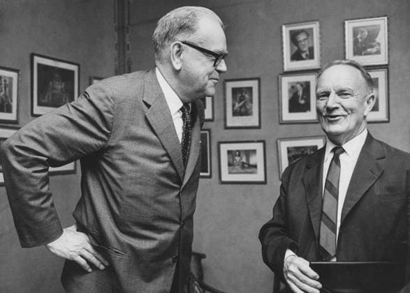 SCANPIX SWEDEN, 1968-08-27. Tage Erlander och centerledaren Gunnar Hedlund. Erlander (t.v.) och Hedlund känner varann pa pulsen inför valduellen. Politiker x20360x *** SCANPIX SWEDEN, 1968 08 27 Tage Erlander and Centre Party leader Gunnar Hedlund Erlander left and Hedlund feel each others pulse ahead of the election duel Politicians x20360x  Copyright: xTTx 20360