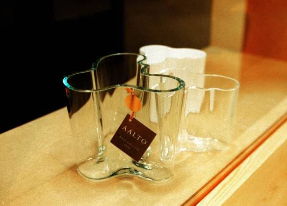 STOCKHOLM 26NOV98 - Glas, ritade av den finske arkitekten Alvar Aalto, finns just nu pa Aalto-utställningen pa Arkitekturmuseet i Stockholm. Foto Bertil Ericson code 1002 COPYRIGHT SCANPIX SWEDEN STOCKHOLM SVERIGE x1002x *** STOCKHOLM 26NOV98 Glass, designed by Finnish architect Alvar Aalto, is currently on display at the Aalto exhibition at the Museum of Architecture in Stockholm Photo Bertil Ericson code 1002 COPYRIGHT SCANPIX SWEDEN STOCKHOLM SWEDEN x1002x  Copyright: xBertilxEricsonx ALVAR AALTO-VAS