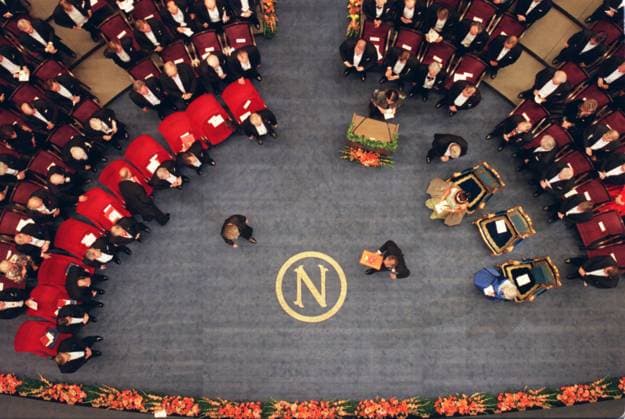 STOCKHOLM 961210 --NOBEL PRIZE AWARD CEREMONY -- The award ceremony in the Grand Auditorium of the Stockholm Concert Hall today in the prescence of King Carl Gustaf and Queen Silvia. OPS: literatureLaureate Wislawa Szymborska (l), approaches the centre of the podium while King Carl Gustaf meets her with the award STOCKHOLM SVERIGE x1030x *** STOCKHOLM 961210 NOBEL PRIZE AWARD CEREMONY The award ceremony in the Grand Auditorium of the Stockholm Concert Hall today in the prescence of King Carl Gustaf and Queen Silvia OPS literatureLaureate Wislawa Szymborska l , approaches the centre of the podium while King Carl Gustaf meets her with the award STOCKHOLM SVERIGE x1030x  Copyright: xJonasxEkströmerx NOBEL 1996 KONSERTHUSET