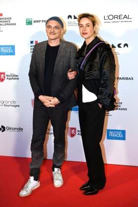 Susanne Wolff mit Begleitung bei der Verleihung des Ordre des Arts et des Lettres an Sandra Hüller und Vicky Krieps im Rahmen der Berlinale 2023 73. Internationale Filmfestspiele Berlin in der französischen Botschaft. Berlin, 20.02.2023