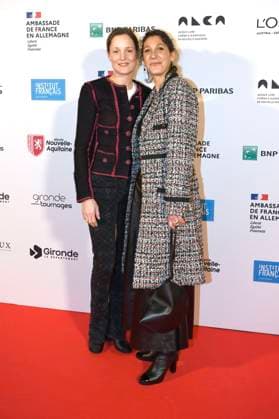 Vicky Krieps und Emily Atef bei der Verleihung des Ordre des Arts et des Lettres an Sandra Hüller und Vicky Krieps im Rahmen der Berlinale 2023 73. Internationale Filmfestspiele Berlin in der französischen Botschaft. Berlin, 20.02.2023