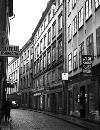 ARKIV 1940 Österlanggatan i Gamla stan med hotell Östergöten. Österlanggatan in the old town of Stockholm. Stockholm Sverige SVERIGE x1900x *** ARCHIVE 1940 Österlanggatan in the old town with hotel Östergöten Österlanggatan in the old town of Stockholm Stockholm Sweden SVERIGE x1900x  Copyright: xTTxHISTORICALx ÖSTERLANGGATAN