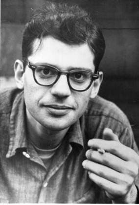 SEKLET-PORTRÄTT-50 Allen Ginsberg 1926-1997. Amerikansk författare. Ginsberg var en av de ledande beat-poeterna. Han myntade begreppet Flower Power. Bilden är tagen den 19 mars 1958. Foto UPI kod 450 9909 **F-BILD** COPYRIGHT SCANPIX SWEDEN ** F-BILD ** x450x *** SECRET PORTRAIT 50 Allen Ginsberg 1926 1997 American writer Ginsberg was one of the leading beat poets He coined the concept of Flower Power Photo taken on 19 March 1958 Photo UPI code 450 9909 F IMAGE COPYRIGHT SCANPIX SWEDEN F IMAGE x450x  Copyright: xPRESSENSxBILDx SEK50GINSBERG