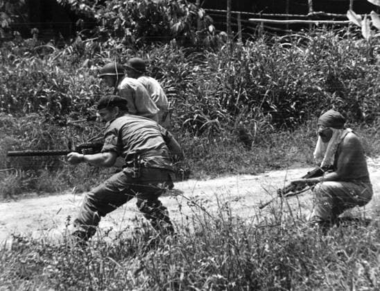 BOENDE, CONGO NOV. 14, 1964: White mercenary troops of the Congo Army fight on the edges of this small town, during their advance to Stanleyville. This and other pictures were taken by a European serving with the Congo mercenary army. BOENDE CONGO x450x *** BOENDE, CONGO NOV 14, 1964 White mercenary troops of the Congo Army fight on the edges of this small town, during their advance to Stanleyville This and other pictures were taken by a European serving with the Congo mercenary army BOENDE CONGO x450x  Copyright: xUPIx