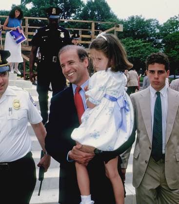 June 9, 1987, Washington, District of Columbia, US: Senator Joe Biden after announcing his candidacy for President in Wilmington Delaware earlier in the morning and then taking the AMTRAK train to Washington holds his daughter Ashley Biden age 6 outside the Dirksen Senate office building, his son Hunter Biden age 17 stands to the Senators left Washington US - ZUMAr142 19870609_zap_r142_011 Copyright: xMarkxReinsteinx