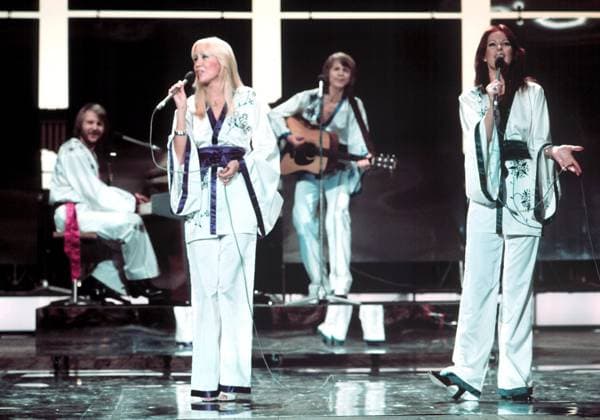 SCANPIX SWEDEN, 1976 : ABBA 1976. 1974: ABBA won the Eurovisionsong contest with the tune Waterloo. ABBA have been number one at Billboard with Dancing Queen and have sold over treehundred million records. Leif R Jansson SCANPIXCode: 50021* Musik Popgrupp xx *** SCANPIX SWEDEN, 1976 ABBA 1976 1974 ABBA won the Eurovision song contest with the tune Waterloo ABBA have been number one at Billboard with Dancing Queen and have sold over treehundred million records Leif R Jansson SCANPIXCode 50021 Music Popgrupp xx  Copyright: xLeifxRxJansson TTx 50021