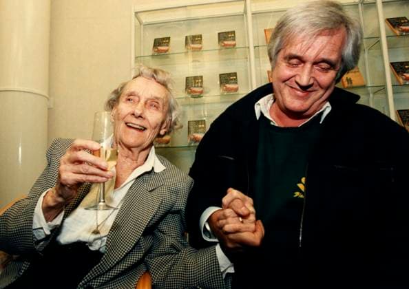 STOCKHOLM 1996-11-20. Fike Swedis writer Henning Mankell together with Astrid Lindgren when Mankell received the Astrid Lindgren award in Stockholm, Sweden November 20, 1996. mankell died Monday Henning Mankell was a Swedish crime writer, political activist and dramatist, best known for a series of crime novels starring his most famous creation, Inspector Kurt Wallander. Wallander has been filmed both with Swedish actor Krister Henriksson and British actor Kenneth Branagh in the leading roles. Mankell was 67. Stockholm Sverige x1024x *** STOCKHOLM 1996 11 20 Fike Swedis writer Henning Mankell together with Astrid Lindgren when Mankell received the Astrid Lindgren award in Stockholm, Sweden November 20, 1996 mankell died Monday Henning Ma  Copyright: xGunnarxSeijbold TT x ASTRID - HENNING