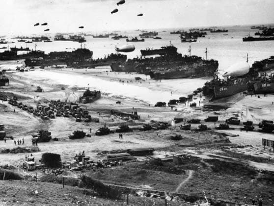 SEKLET-POLITIK-40 Den 6 juni 1944 iscensätts operation Overlord i Normandie, Frankrike. De allierade förbanden sattes iland vid den franska atlantkusten och historiens största invasion fran havet hade startat. The D-day var början till de västallierades tag mot Tyskland. Bilden visar den armada pa 6000 fartyg som förde de västallierades förband till Normandies kust. FRANKRIKE x450x *** SECRET POLITICS 40 On June 6, 1944, Operation Overlord is staged in Normandy, France The Allied units landed on the French Atlantic coast and the largest invasion in history from the sea had begun The D day was the beginning of the Western Allies take on Germany The picture shows the armada of 6,000 ships that brough  Copyright: xUPIx