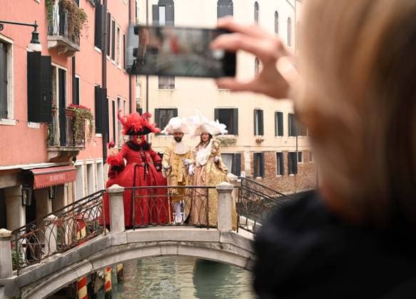 (230221) -- VENICE, Feb. 21, 2023 -- Revelers attend the Venice Carnival in Venice, Italy, Feb. 20, 2023. The Venice Carnival 2023 runs from Feb. 4 to Feb. 21 in the Italian lagoon city. (Photo by Xinhua) ITALY-VENICE-VENICE CARNIVAL 2023 AlbertoxLingria 