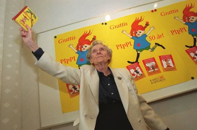 Barnboksförfattarinnan Astrid Lindgren är välkänd och älskad av barn över hela världen. Hennes populära figur Pippi Langstrump har översatts till omkring 70 sprak. Nyligen hade den första tecknade filmen om Pippi premiär i Stockholm.I november 1997 fyller Astrid Lindgren 90 ar. Bilden: Astrid Lindgren, 88 ar, firar sin barnboksfigur Pippi Langstrumps 50-arsdag vid en tillställning hos bokförlaget Raben & Sjögren. COPYRIGHT SCANPIX SWEDEN STOCKHOLM SVERIGE x1002x *** Childrens author Astrid Lindgren is well known and loved by children all over the world Her popular character Pippi Longstocking has been translated into some 70 languages The first animated film about Pippi recently premiered in Stockholm In November 199  Copyright: xBertilxEricsonx ASTRID LINDGREN