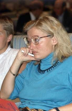 STOCKHOLM 20030911 (ARKIV 19870923) - Utrikesminister Anna Lindh har avlidit efter en knivattack pa varuhuset NK i Stockholm pa onsdagseftermiddagen Bilden visar Anna Lindh pa socialdemokraternas partikongress SVERIGE x1010x *** STOCKHOLM 20030911 ARCHIVE 19870923 Foreign Minister Anna Lindh has died after a knife attack at the NK department store in Stockholm on Wednesday afternoon The picture shows Anna Lindh at the Social Democrats party congress SWEDEN x1010x  Copyright: xANDERSxKALLERSANDx ANNA LINDH