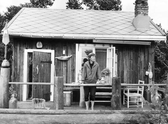 BREDSKAR (FILE 13 JULI 1961) -Finnish writer and illustrator Tove Jansson (9 August 1914 Â– 27 June 2001), the mother of the world famed children s books about the Moomintrolls. This year, 2014, Tove Jansson would have turned 100 years old. The picture shows Tove Jansson the summer of 1961 on the porch of one of her Moomin houses , Wind Rose house which she built on the small island Bredskar in Gulf of Finland. The house is partly made of things found on the seashore. BREDSKÄR Finland x190x *** BREDSKAR FILE 13 JULY 1961 Finnish writer and illustrator Tove Jansson 9 August 1914 Â- 27 June 2001 , the mother of the world famed children s books about the Moomintrolls This year, 2014, Tove Jansson would have turned 100 years old The pictu  Copyright: xAlfxLidmanx TOVE JANSSON