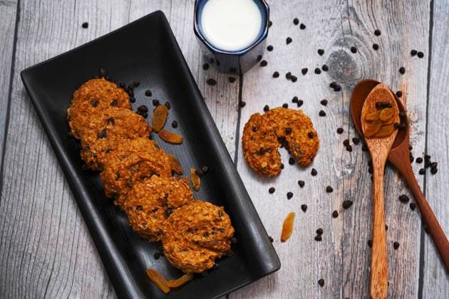 Anzac Biscuits With Sultanas. Cookie and snacks Anzac Biscuits With Sultanas. Cookie and snack Copyright: xZoonar.com RealityImagesx 19187986