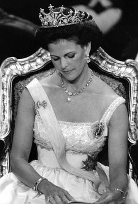 Stockholm 1982-12-10 Drottning Silvia under Nobelprisutdelningen i Konserthuset Stockholm Sverige ROY x50100x *** Stockholm 1982 12 10 Queen Silvia during the Nobel Prize ceremony at the Stockholm Concert Hall Sweden ROY x50100x  Copyright: xAndersxHolmström TTx NOBEL 1982 KONSERTHUSET