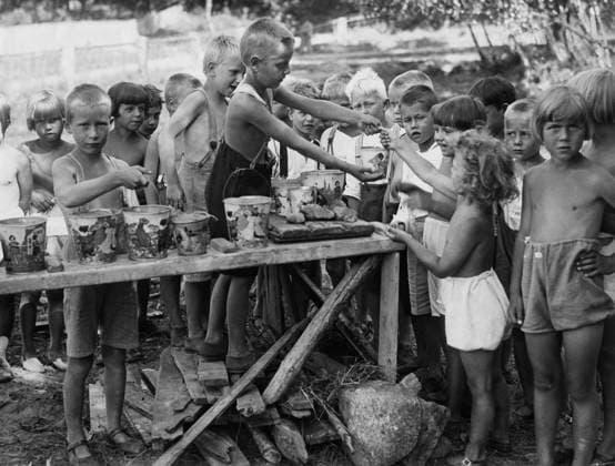 BARNENS Ö 19300812 30-talets barn pa sommmarkollo pa Barnens ö i Stockholms skärgard. Foto SvD SCANPIX kod 20360 ***ARKIVBILD*** BARNENS Ö Sverige x20360x *** BARNENS Ö 19300812 The children of the 30s on a summer holiday on Barnens ö in Stockholm Photo SvD SCANPIX code 20360 ARKIVE PICTURE BARNENS Ö Sweden x20360x  Copyright: xSvDx xTTx 20360
