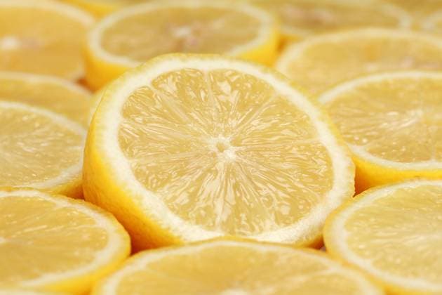 Group of sliced lemons forming a background Copyright: xMarkusxMainkax xDesignxPicsx , 32026332 Copyright: TATIANAxKORCHEMKINAx xDesignxPics 32026332