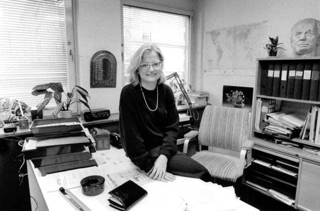 Stockholm 1989-10-06 Porträttbild pa Anna Lindh, ordförande i Sveriges Socialdemokratiska Ungdomsförbund (SSU) Stockholm Sverige x20360x *** Stockholm 1989 10 06 Portrait of Anna Lindh, President of the Swedish Social Democratic Youth Union SSU Stockholm Sweden x20360x  Copyright: xJanerikxHenriksson TTx ANNA LINDH SSU