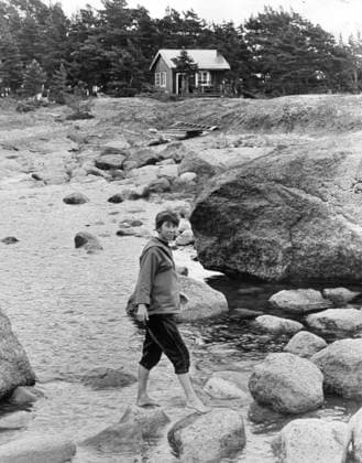 BREDSKAR (FILE 13 JULI 1961) -Finnish writer and illustrator Tove Jansson (9 August 1914 Â– 27 June 2001), the mother of the world famed children s books about the Moomintrolls. This year, 2014, Tove Jansson would have turned 100 years old. The picture shows Tove Jansson the summer of 1961 on the small island Bredskar in Gulf of Finland where she had severla houses. BREDSKÄR Finland x190x *** BREDSKAR FILE 13 JULY 1961 Finnish writer and illustrator Tove Jansson 9 August 1914 Â- 27 June 2001 , the mother of the world famed children s books about the Moomintrolls This year, 2014, Tove Jansson would have turned 100 years old The picture shows Tove Jansson the summer of 1961 on the small island Bredskar in Gulf of Finland where she had seve  Copyright: xAlfxLidmanx TOVE JANSSON