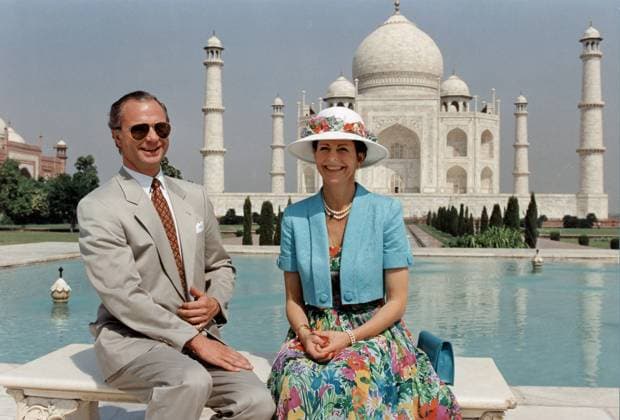 Agra 1993-10-14 Kung Carl XVI Gustaf och drottning Silvia framför Taj Mahal under statsbesöket i Indien INDIEN AGRA ENT x50020x *** Agra 1993 10 14 King Carl XVI Gustaf and Queen Silvia in front of the Taj Mahal during their state visit to India INDIA AGRA ENT x50020x  Copyright: xLeifxJanssonx STATSBESÖK INDIEN