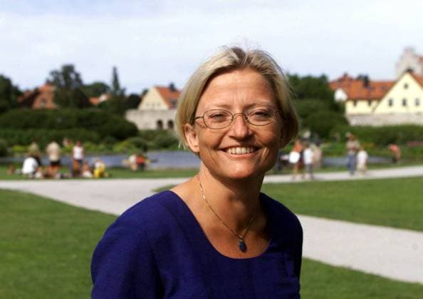 VISBY 19990714 Utrikesminister Anna Lindh talar under torsdagen i Almedalen i Visby pa Gotland. Foto Henrik Montgomery Code 1066 COPYRIGHT SCANPIX SWEDEN STOCKHOLM SVERIGE x1066x *** VISBY 19990714 Minister for Foreign Affairs Anna Lindh speaks at the Almedalen in Visby, Gotland, on Thursday Photo Henrik Montgomery Code 1066 COPYRIGHT SCANPIX SWEDEN STOCKHOLM SVERIGE x1066x  Copyright: xHenrikxMontgomeryx ANNA LINDH