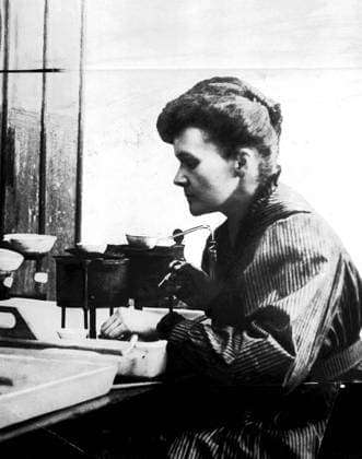 IMAGO ICONS: Marie Curie SCANPIX SWEDEN, 1920. Vetenskapskvinnan Marie Curie i sitt laboratorium. x20360x *** SCANPIX SWEDEN, 1920 Marie Curie, woman scientist in her laboratory x20360x  Copyright: xTTx MARIE CURIE