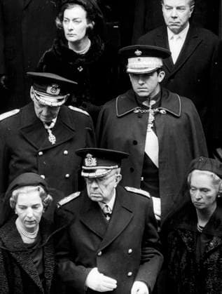 Stockholm 1965-03-13 Drottning Louises jordfästning i Storkyrkan. Neders fran vänster drottning Ingrid, kung Gustaf VI Adolf och prinsessan Sibylla. Bakom dem syns kung Fredrik och kung Konstantin. Längst bak ses lady Pamela Hicks och greve Sigvard Bernadotte. Stockholm Sverige x20360x *** Stockholm 1965 03 13 Queen Louises funeral in Stockholm Cathedral Below from left Queen Ingrid, King Gustaf VI Adolf and Princess Sibylla Behind them are King Frederick and King Constantine At the back are Lady Pamela Hicks and Count Sigvard Bernadotte Stockholm Sweden x20360x  Copyright: xSvensktxPressfoto TTx DROTTNING LOUISE BEGRAVNING