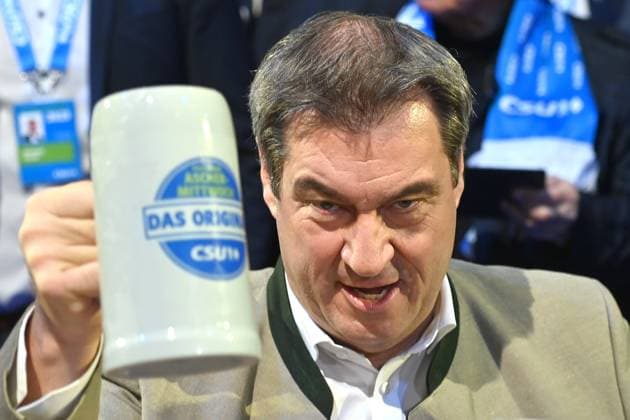 Bilder des Jahres 2023, News 02 Februar News Themen der Woche KW08 News Bilder des Tages Markus SOEDER (Ministerpraesident Bayern und CSU Vorsitzender) mit Mass Bier. Politischer Aschermittwoch der CSU am 22.02.2023 in der Dreilanderhalle in Passau. *** Markus SOEDER Prime Minister of Bavaria and CSU Chairman with Mass beer Political Ash Wednesday of the CSU on 22 02 2023 in the Dreilanderhalle in Passau
