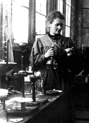 IMAGO ICONS: Marie Curie SCANPIX SWEDEN, 1920. Vetenskapskvinnan Marie Curie i sitt laboratorium. x20360x *** SCANPIX SWEDEN, 1920 Marie Curie, woman scientist in her laboratory x20360x  Copyright: xTTx MARIE CURIE
