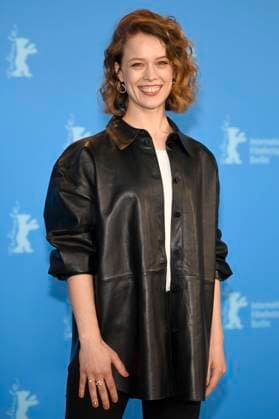 Paula Beer beim Photocall zum Kinofilm Roter Himmel auf der Berlinale 2023 73. Internationale Filmfestspiele Berlin im Hotel Grand Hyatt. Berlin, 22.02.2023 *** Paula Beer at the photocall for the feature film Red Sky at the Berlinale 2023 73 Berlin International Film Festival at the Hotel Grand Hyatt Berlin, 22 02 2023 Foto:xC.xNiehausx xFuturexImage