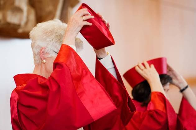 Richter des Bundesverfassungsgericht bei Urteilsverkuendung Prof. Dr. Doris Koenig Vizepraesidentin und Vorsitzende des Zweiten Senats des Bundesverfassungsgericht bei der Urteilsverkuendung im Gerichtssaal in Karlsruhe Karlsruhe Rheinland-Pfalz Deutschland *** Judge of the Federal Constitutional Court at the announcement of the verdict Prof Dr Doris Koenig Vice President and Chairwoman of the Second Senate of the Federal Constitutional Court at the announcement of the verdict in the courtroom in Karlsruhe Karlsruhe Rhineland-Palatinate Germany
