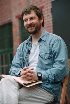 SCANPIX SWEDEN, 1999-06-07. Lars von Trier:s nya film Dancer in the Dark. Danske regissören Lars von Trier pa Film i Västs presskonferens om Lars von Triers nya film Dancer in the Dark som ska spelas in i Billingsfors och Trollhättan. Lars sitter leende pa stol med knäppta händer, jeansskjorta. film x60070x *** SCANPIX SWEDEN, 1999 06 07 Lars von Triers new film Dancer in the Dark Danish director Lars von Trier at Film i Västs press conference about Lars von Triers new film Dancer in the Dark, which will be shot in Billingsfors and Trollhättan Lars is smiling on a chair with his hands clasped, jeans shirt film x60070x  Copyright: xJoachimxNywall TTx 60070