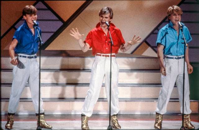 LUXEMBURG 1984-05-05 Svenska sanggruppen Herreys med bröderna Herrey, fr. v. Louis, Per och Richard framför Sveriges sangbidrag Diggi loo diggi ley vid Eurovisionsschlagerfinalen pa RTL Theatre Municipal i Luxemburg 5:e maj 1984. Det svenska bidraget segrade med 145 poäng. Luxemburg Luxemburg x190x *** LUXEMBOURG 1984 05 05 The Swedish singing group Herreys with the Herrey brothers, from left Louis, Per and Richard, performs the Swedish song Diggi loo diggi ley at the Eurovision Song Contest Final at RTL Theatre Municipal in Luxembourg on 5 May 1984 The Swedish entry won with 145 points Luxembourg Luxembourg x190x  Copyright: xESC TTxNyhetsbyranx EUROVISION 1984 HERREYS