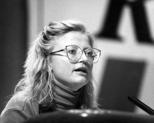 STOCKHOLM 20030911 (ARKIV 19870923) - Utrikesminister Anna Lindh har avlidit efter en knivattack pa varuhuset NK i Stockholm pa onsdagseftermiddagen Bilden: SAP-kongressen, Anna Lindh talade om miljön och byggandet av en tunnel istället för en bro över Öresund STOCKHOLM SVERIGE x1010x *** STOCKHOLM 20030911 ARCHIVE 19870923 Foreign Minister Anna Lindh has died after a knife attack at the NK department store in Stockholm on Wednesday afternoon.Image SAP Congress, Anna Lindh spoke about the environment and the construction of a tunnel instead of a bridge across the Sound STOCKHOLM SWEDEN x1010x  Copyright: xANDERSxKALLERSANDx ANNA LINDH