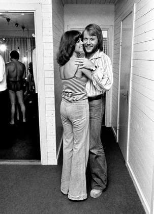 Swedish pop group Abba members Anni-Frid Lyngstad and Benny Andersson hugs in the dressing room before a concert at Gamleby Folkpark in Vastervik, Sweden, July 9, 1975, during Abba Folkpark Tour 1975. Vastervik Sweden x3019x *** Swedish pop group Abba members Anni Frid Lyngstad and Benny Andersson hugs in the dressing room before a concert at Gamleby Folkpark in Vastervik, Sweden, July 9, 1975, during Abba Folkpark Tour 1975 Vastervik Sweden x3019x  Copyright: xChristerxKindahl KB TTx ABBA FOLKPARK TOUR 1975