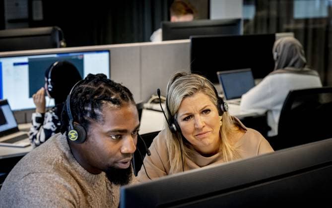 Entertainment Themen der Woche KW08 Entertainment Bilder des Tages THE HAGUE - Queen Maxima during a working visit to the customer contact center of the Temporary Emergency Fund Energy. The fund supports vulnerable households that run into financial problems due to high energy prices. ANP ROBIN UTRECHT netherlands out - belgium out  Copyright: xx x463403301x originalFilename: 463403301.jpg