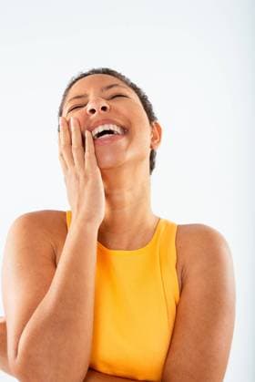 Creative Highlights Symbolbilder Happy young African American female with short hair in yellow top doing facepalm gesture while standing on white background, Model released AidaMartinez_ID12812_388950_052 Copyright: xAidaxMartinezx MR