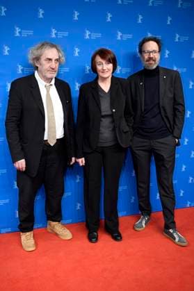 Philippe Garrel, Caroline Champetier und Carlo Chatrian bei der Verleihung der Berlinale Kamera an Caroline Champetier auf der Berlinale 2023 73. Internationale Filmfestspiele Berlin im Haus der Berliner Festspiele. 23.02.2023