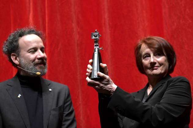 Carlo Chatrian und Caroline Champetier bei der Verleihung der Berlinale Kamera an Caroline Champetier auf der Berlinale 2023 73. Internationale Filmfestspiele Berlin im Haus der Berliner Festspiele. 23.02.2023