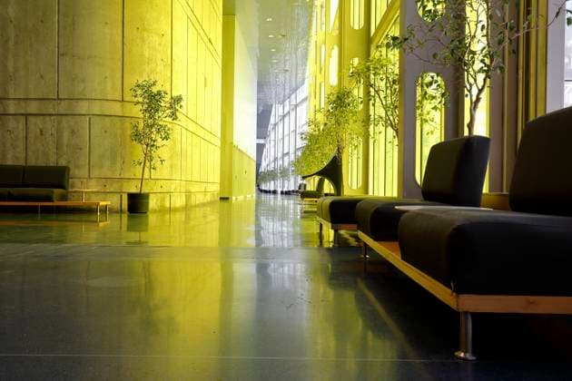 Bunte Spiegelungen im Foyer des Palais des congrès de Montréal Copyright: imageBROKER/GuentherxSchwermer iblgsc09047056.jpg