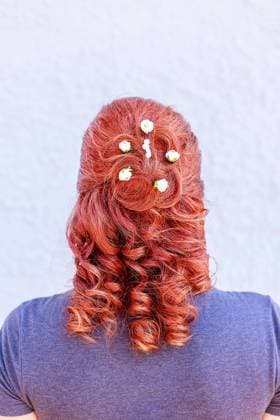 Creative Highlights Symbolbilder Rückwärtige Kopfansicht einer rothaarigen Frau *** Rear head view a redheaded Woman Copyright: imageBROKER/alimdix/xRolandxStollner ibxobs09050674.jpg ,model released, Symbolfoto ,property released