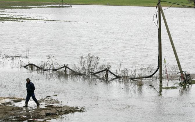 Gohlis, Deutschland, Sachsen, Hochwasser der Elbe, 3. April 2006. *** Gohlis, Germany, Saxony, Elbe flood, 3 April 2006
