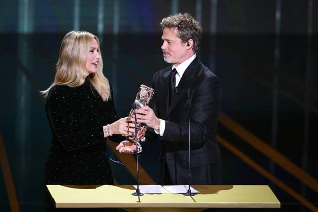 Apparition surprise de Brad Pitt pour remettre le Cesar d Honneur au realisateur David Fincher aux cote de Virginie Efira CELEBRITES : 48e Ceremonie des Cesar - 24 02 2023 JBAutissier Panoramic 