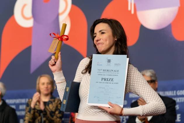 25.02.2023,Berlin,Deutschland,73.Internationalen Filmfestspiele Berlin.Die Gewinner der unabhängigen Jurys.Den Hauptpreis der Ökumenischen Jury erhält Lila AvilÃ s für ihren Film Totem