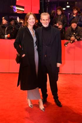 Jenny Schily und Ulrich Matthes bei der Closing Ceremony mit Preisverleihung auf der Berlinale 2023 73. Internationale Filmfestspiele Berlin im Berlinale Palast. Berlin, 25.02.2023