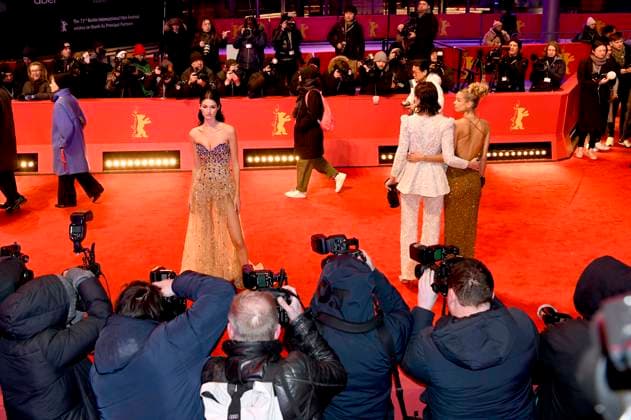 Angelina Frerk, Aleandra Frerk und Millane Friesen bei der Closing Ceremony mit Preisverleihung auf der Berlinale 2023 73. Internationale Filmfestspiele Berlin im Berlinale Palast. Berlin, 25.02.2023