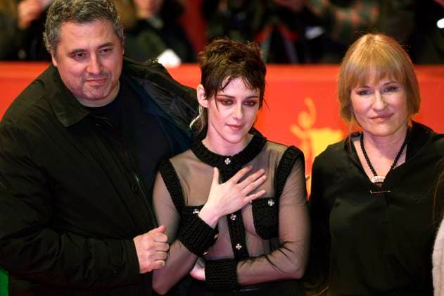 Radu Jude, Kristen Stewart und Valeska Grisebach bei der Closing Ceremony mit Preisverleihung auf der Berlinale 2023 73. Internationale Filmfestspiele Berlin im Berlinale Palast. Berlin, 25.02.2023