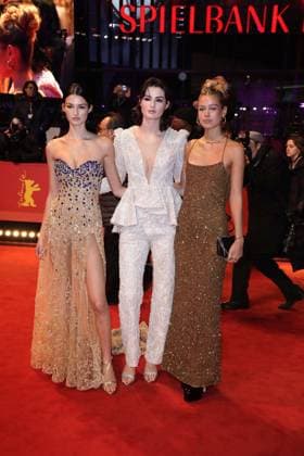 Aleandra Frerk, Angelina Frerk und Millane Friesen bei der Ankunft zur Abschluss Feier am Berlinale Palast der 73. Internationale Filmfestspiele Berlinale am 25.02.2023 in Berlin Berlinale 2023- Abschluss Feier Closing Ceremony Night