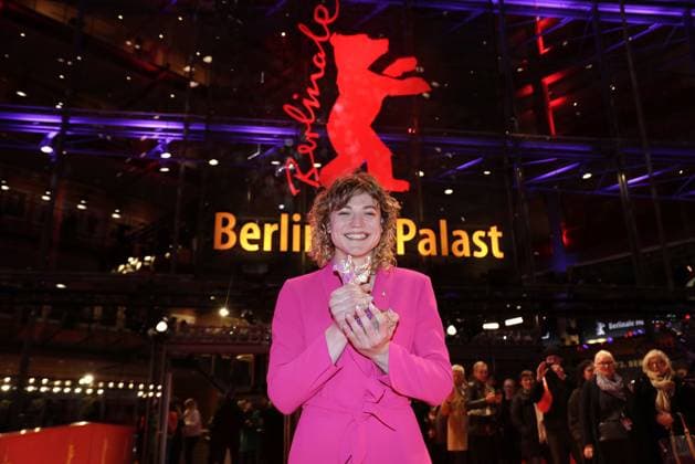 Thea Ehre, die Schauspielerin und BaerGewinnerin beim Fototermin am Berlinale Palast vom International Film Festival Berlinale am 25.02.2023 in Berlin Berlinale 2023- Gewinner Photo Call