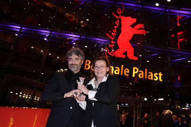 Giacomo Abbruzzese und Helene Louvart, die Preistraeger und BaerGewinner beim Fototermin am Berlinale Palast vom International Film Festival Berlinale am 25.02.2023 in Berlin Berlinale 2023- Gewinner Photo Call