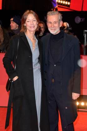 Jenny Schily und Ulrich Matthes bei der Closing Ceremony mit Preisverleihung auf der Berlinale 2023 73. Internationale Filmfestspiele Berlin im Berlinale Palast. Berlin, 25.02.2023